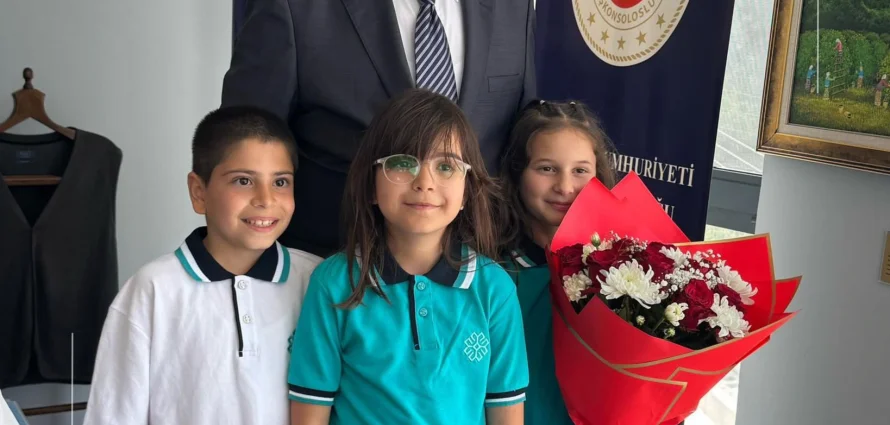 bir grup öğrencimiz, Gazimağusa Başkonsolosumuz Sayın İlyas Çetin'i makamında ziyaret etti. 